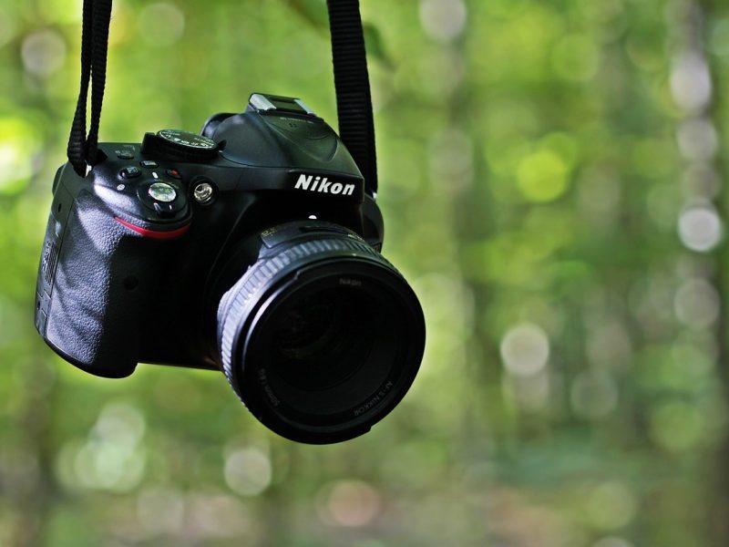 slr-camera-3739242_1280