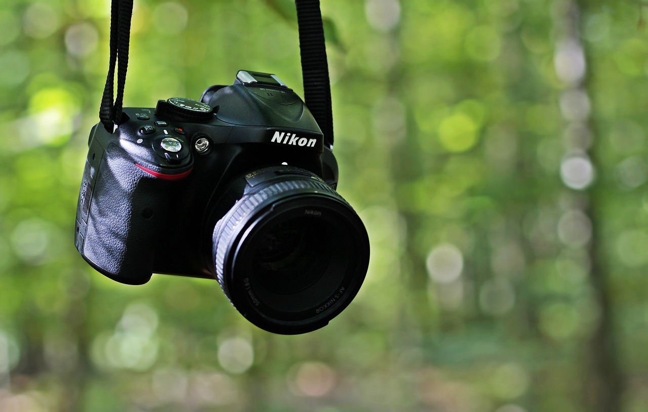 slr-camera-3739242_1280